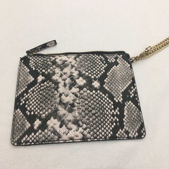 Aldo Snake Print Wristlet With Gold Hardware & Wrist Chain - Picture 2 of 11